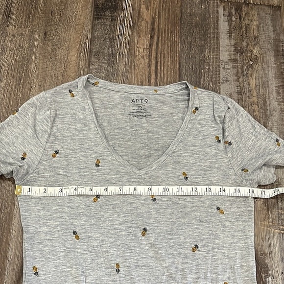 Apt 9 Essentials Gray Pineapple Print Short Sleeve T-Shirt Soft Novelty Sz XS - Picture 7 of 8